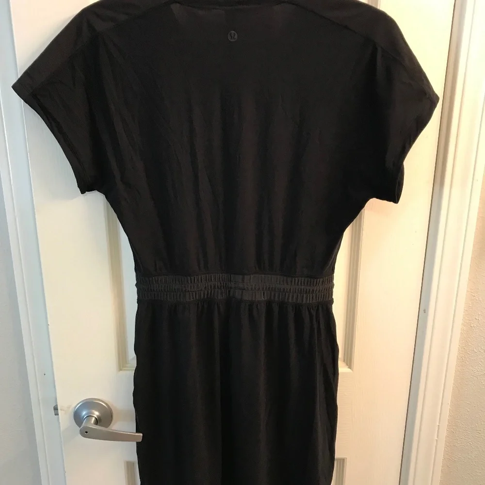 Lululemon throw it on dress size 4 vguc - Picture 4 of 4